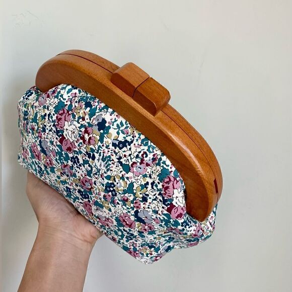 Handmade Genuine Leather Floral Printed Round Wooden Frame Clutch/CrossBody - Picture 12 of 16